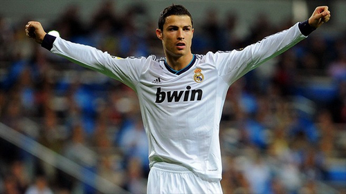 足球评论员如何分析比赛？（足球赛事解读：评论员的分析思路）