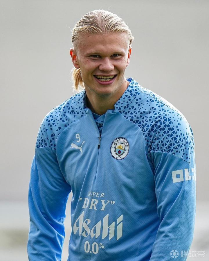 铜梁龙致谢蓉城：期待成渝两地共同推动西部足球事业蓬勃发展（铜梁龙感谢蓉城，盼成渝携手助推西部足球腾飞）