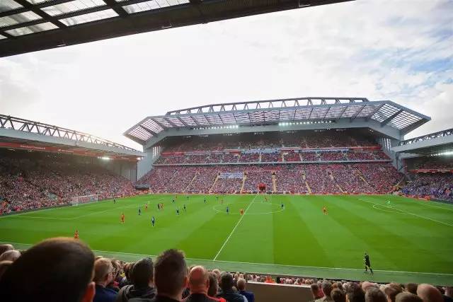 西甲-莱万哑火冈萨雷斯制胜 巴萨0-1莱加内斯（西甲：莱万无功 冈萨雷斯一锤定音，巴萨0-1不敌莱加内斯）